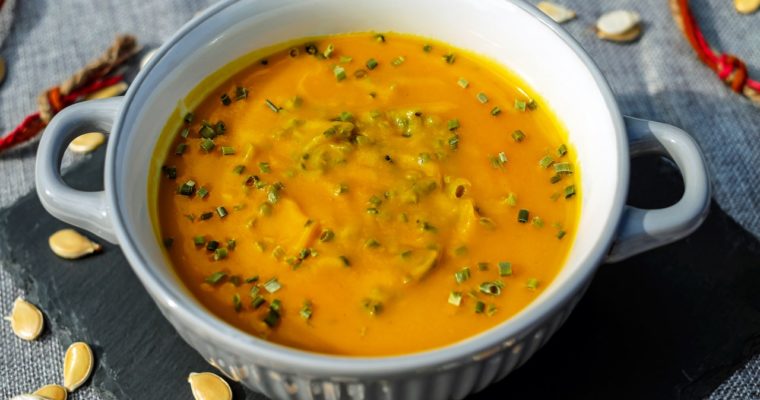 Wegańska zupa dahl – pyszna i niezwykle sycąca